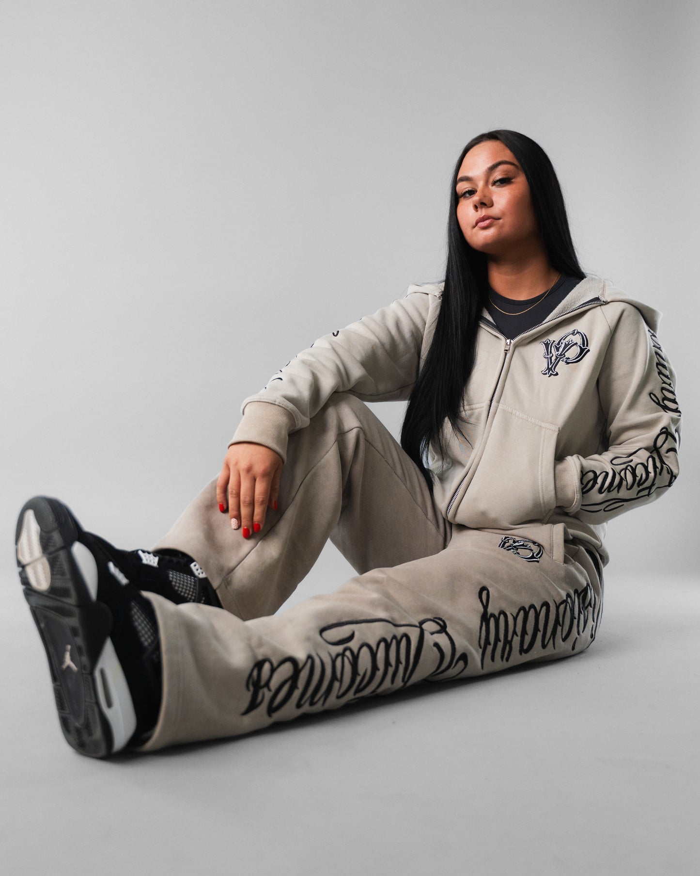 Vintage Beige ‘Cursive’ Set