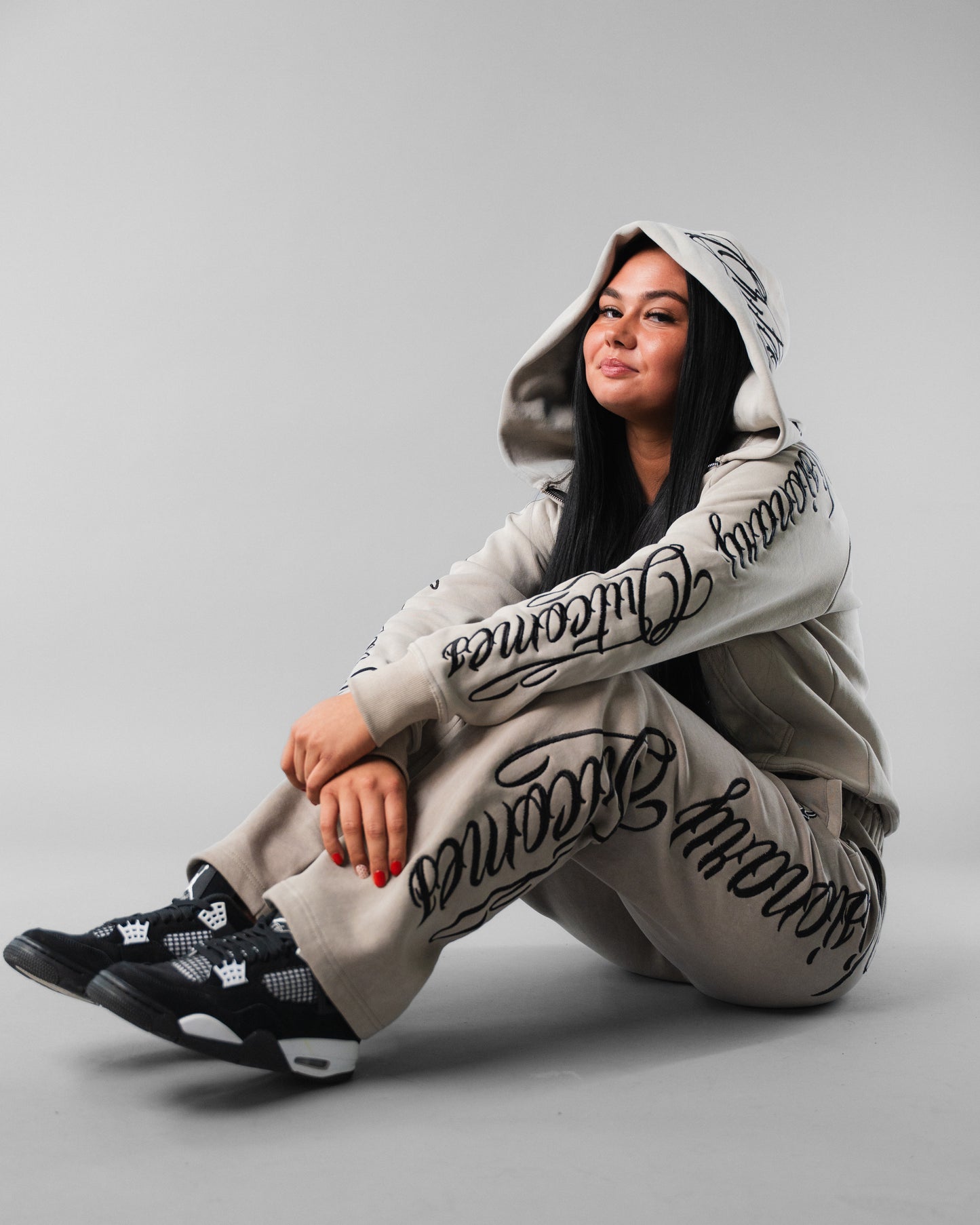 Vintage Beige ‘Cursive’ Set